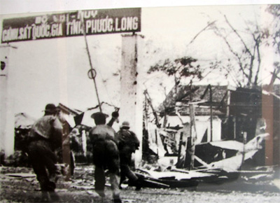 Bộ Tư lệnh chủ lực miền Nam tiến công giải phóng cứ điểm Bộ Chỉ huy Cảnh sát ngụy ở Phước Long.
